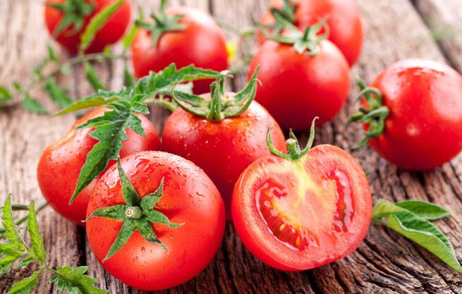 Tomaten leisten hervorragende Arbeit bei Entzündungen und Schmerzen von Krampfadern. 